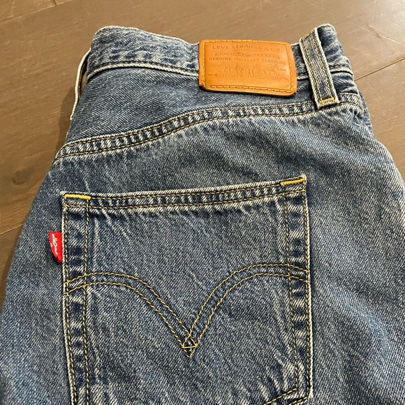 Levi’s High Loose Tapered Ankle Jeans in True Blue - Picture 2 of 5